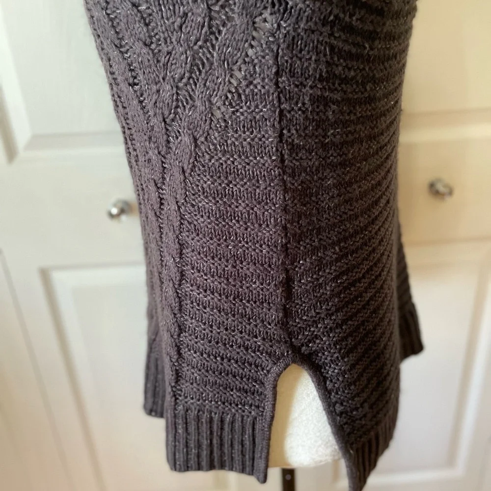 Elle black turtleneck